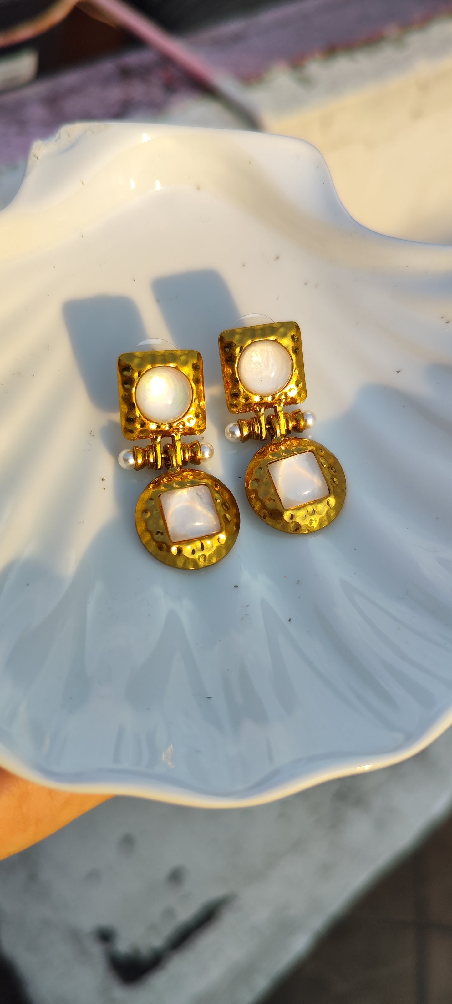 Aretes barrocos con efecto perlado en el centro🤍