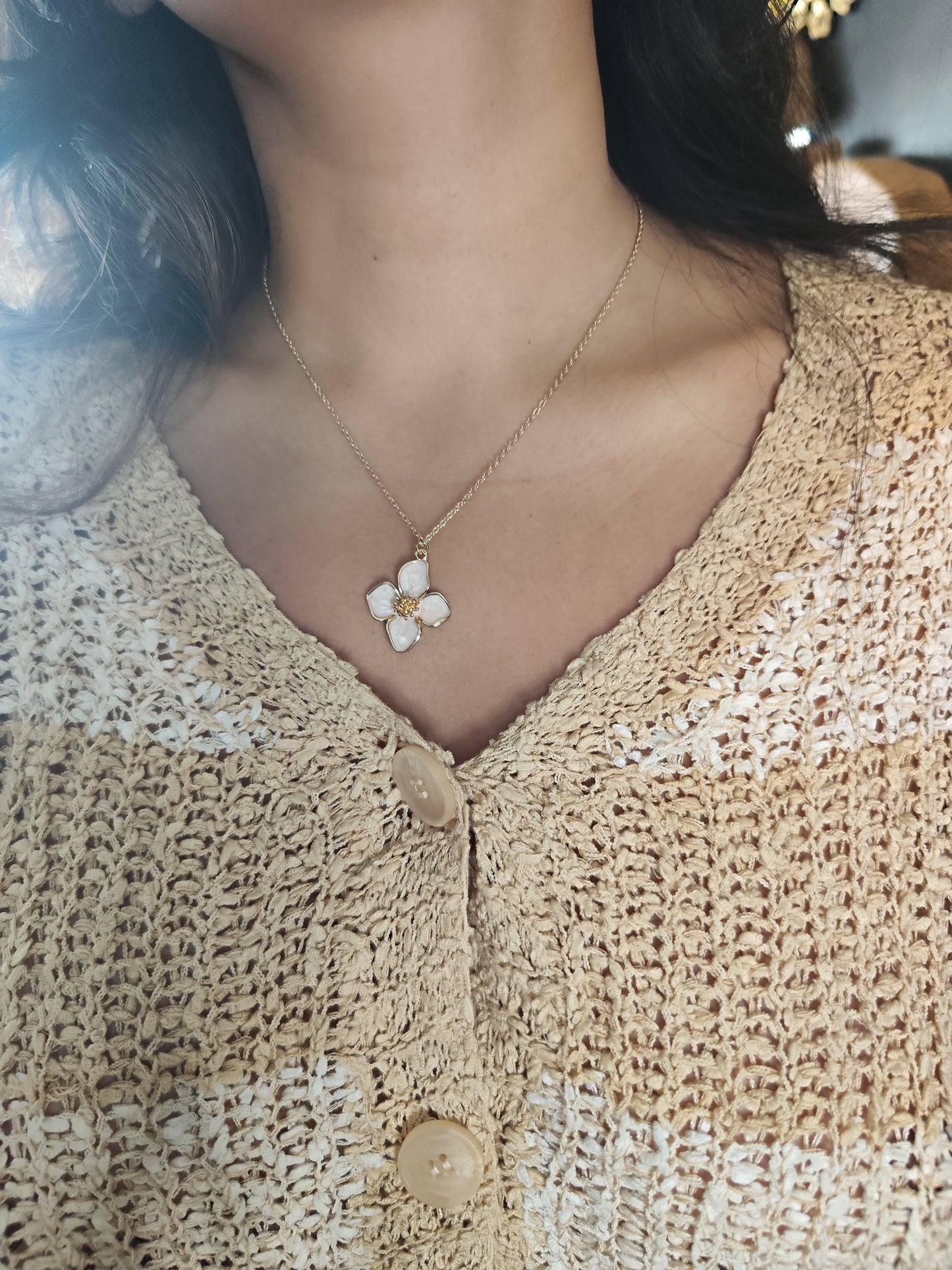 Collar white lotus 🤍