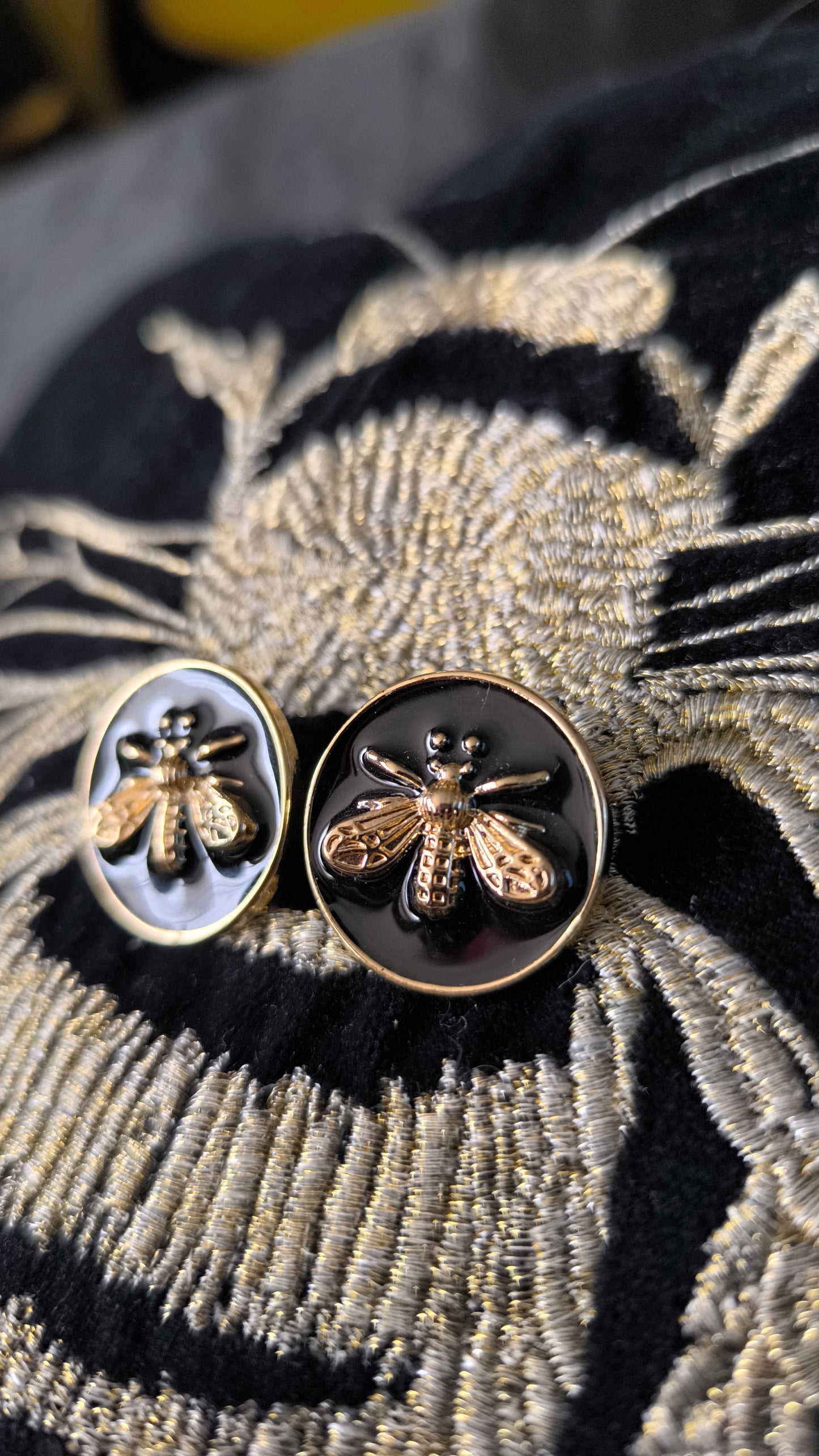 Aretes boton abejas