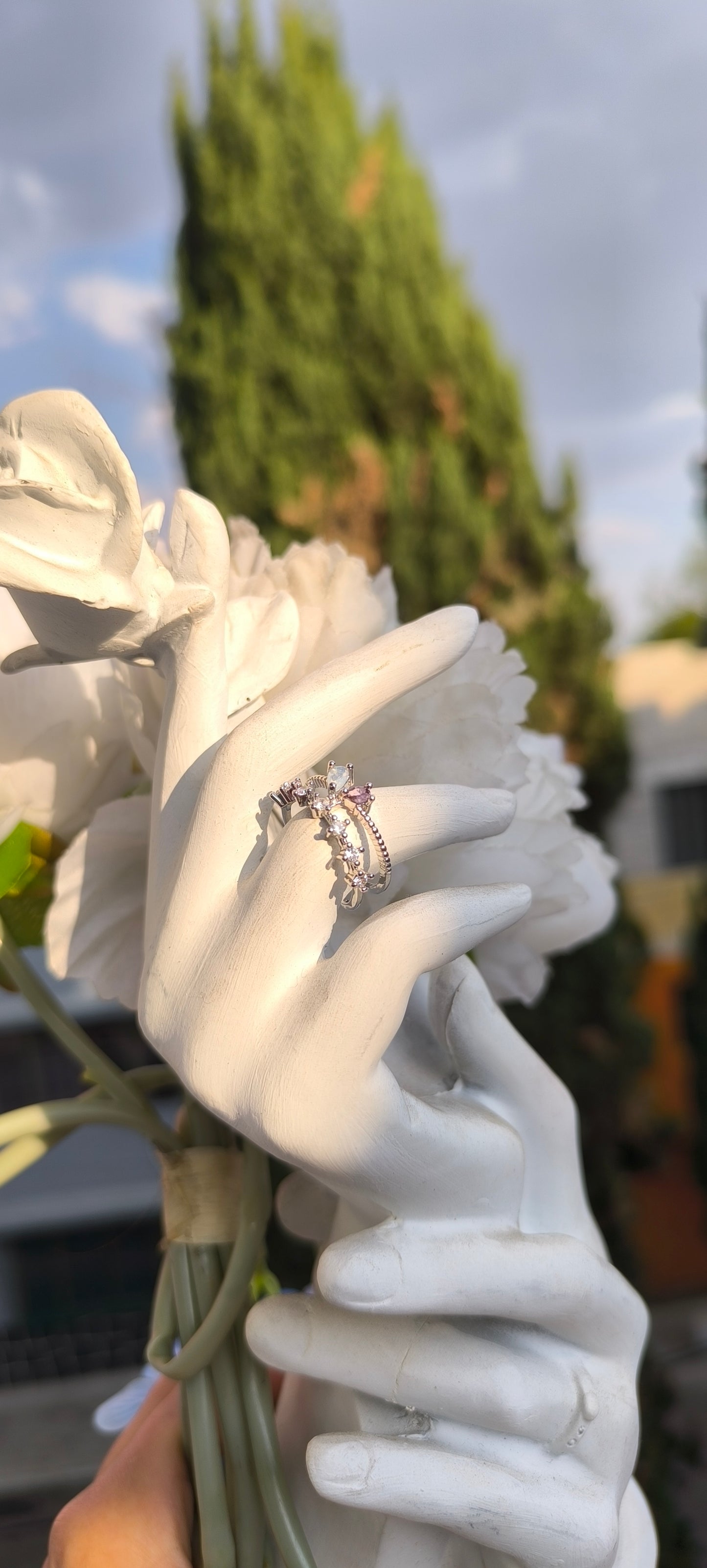 Anillo de cristales con toques lilas 💜