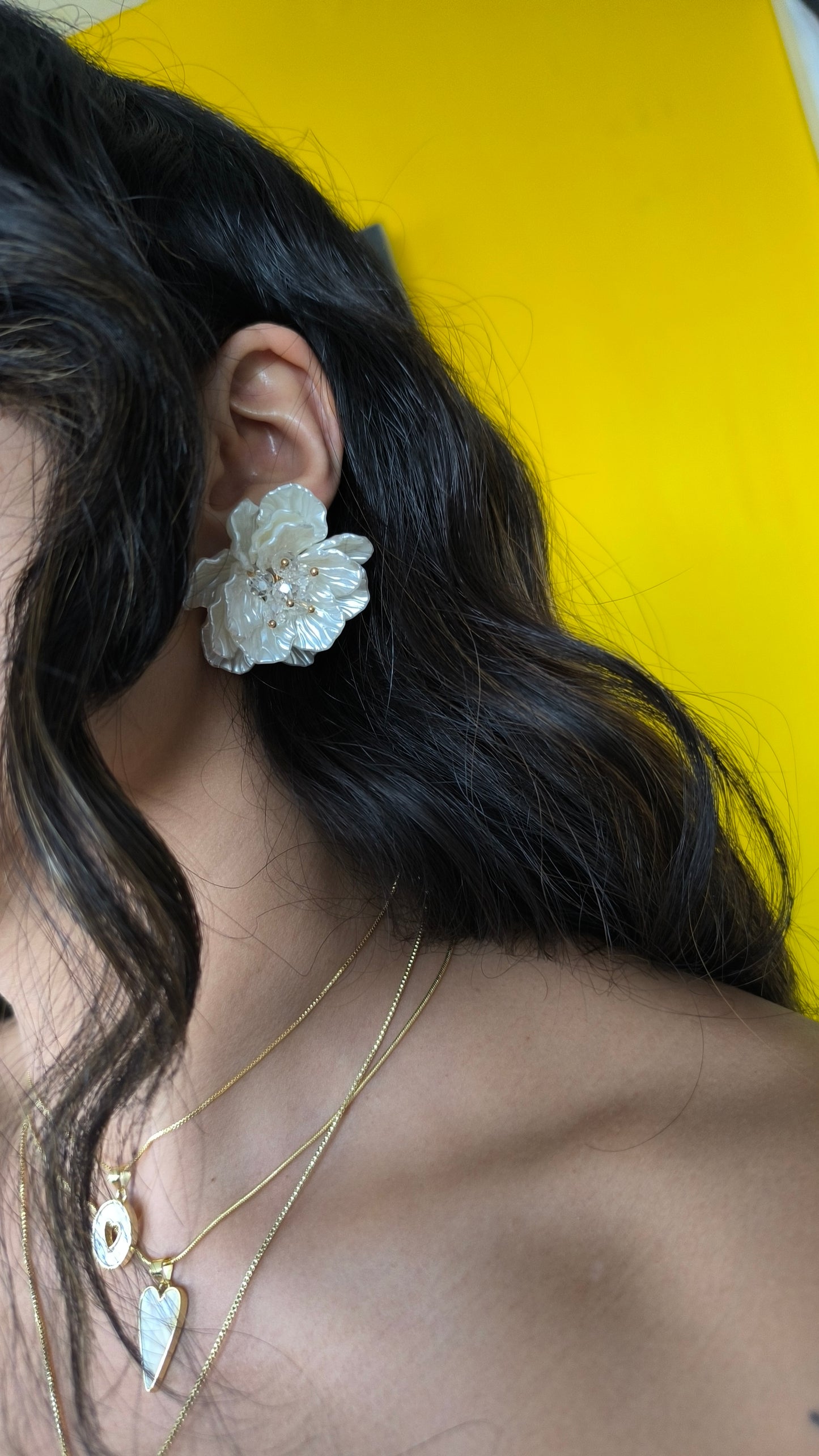 Aretes de flores con petalos nácar 🤍