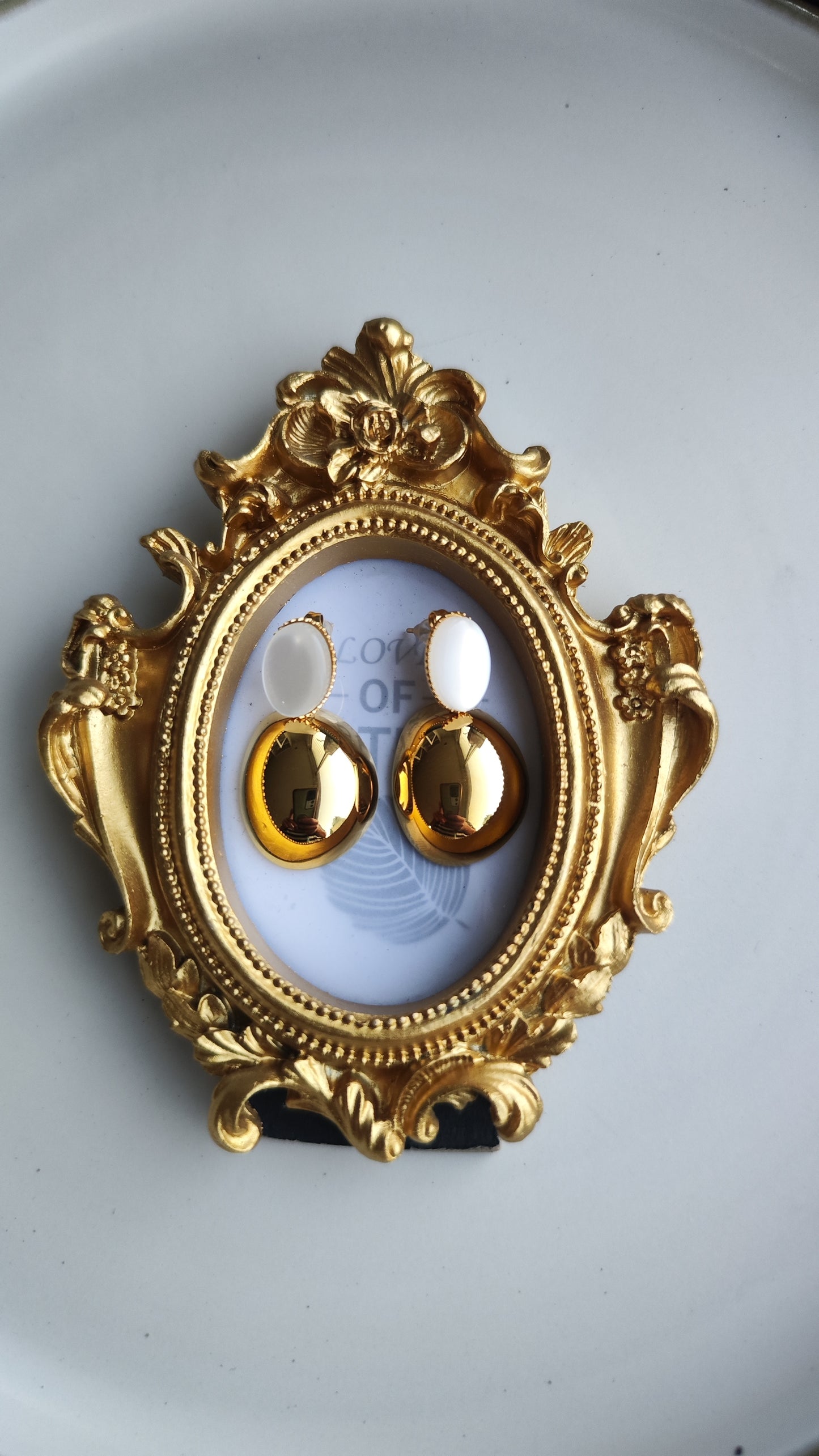 Aretes colgantes con botón ojo de gato