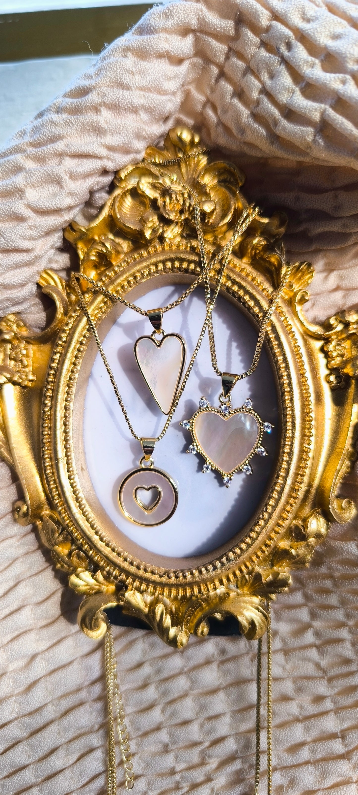 Collares de dijes con toques aperlados ✨🦪