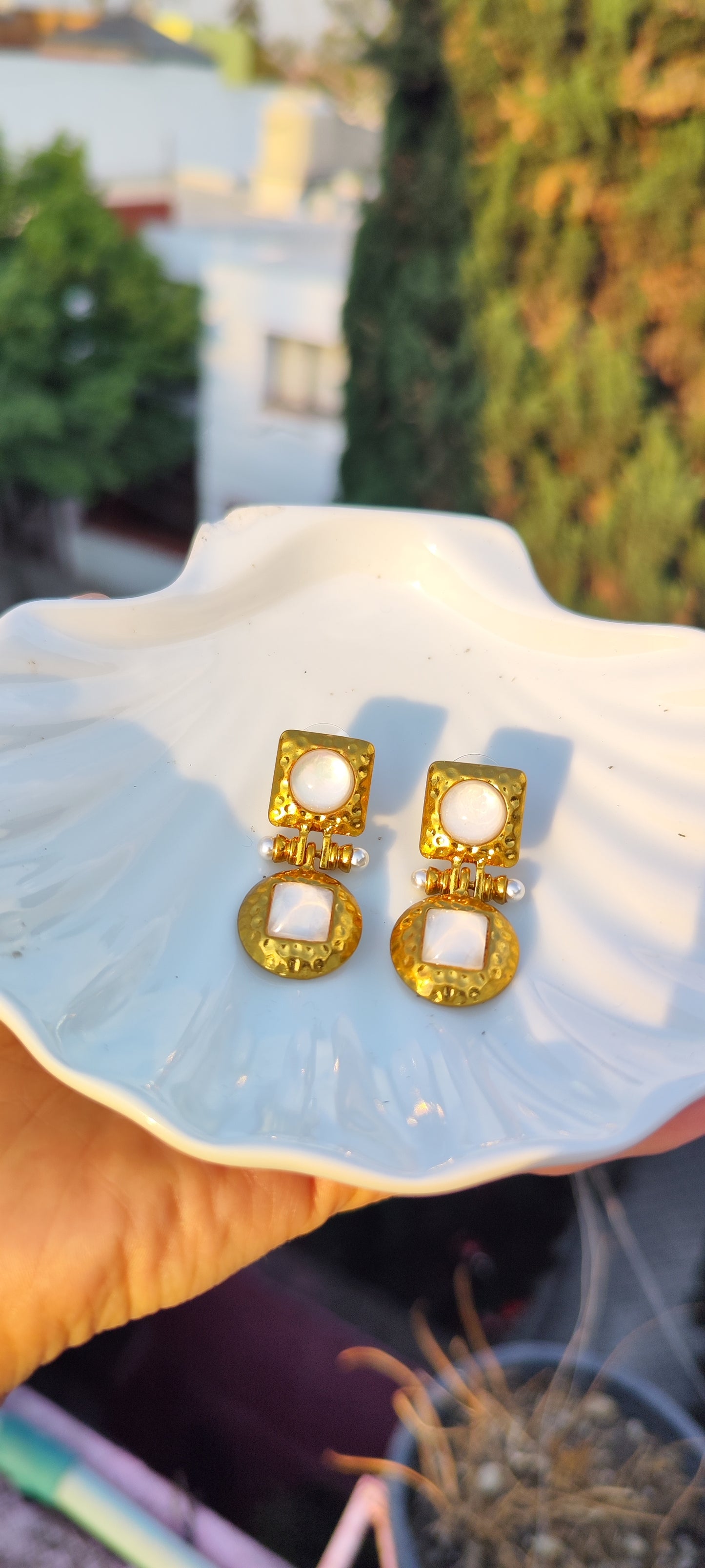 Aretes barrocos con efecto perlado en el centro🤍