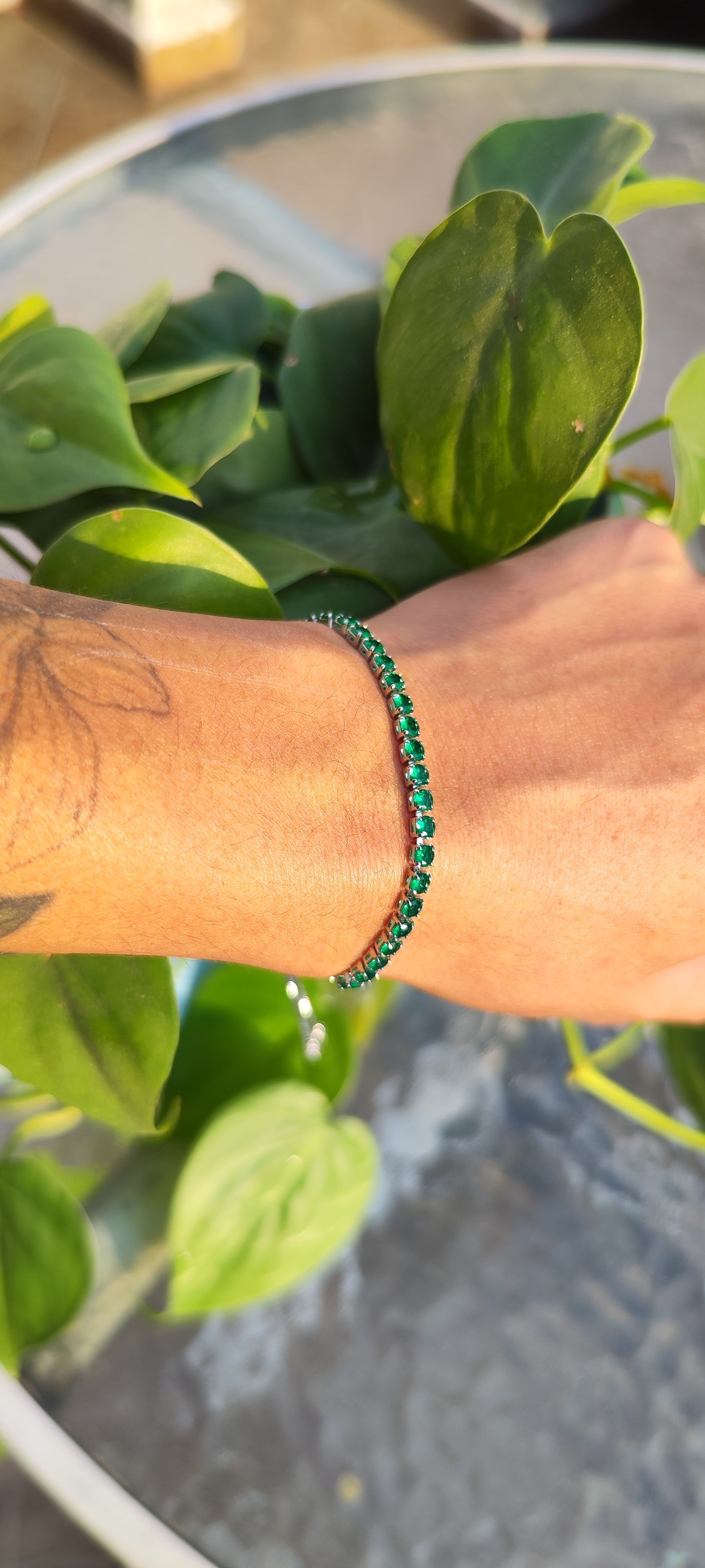 Brazaletes plateados con cristales 💚🩷💙