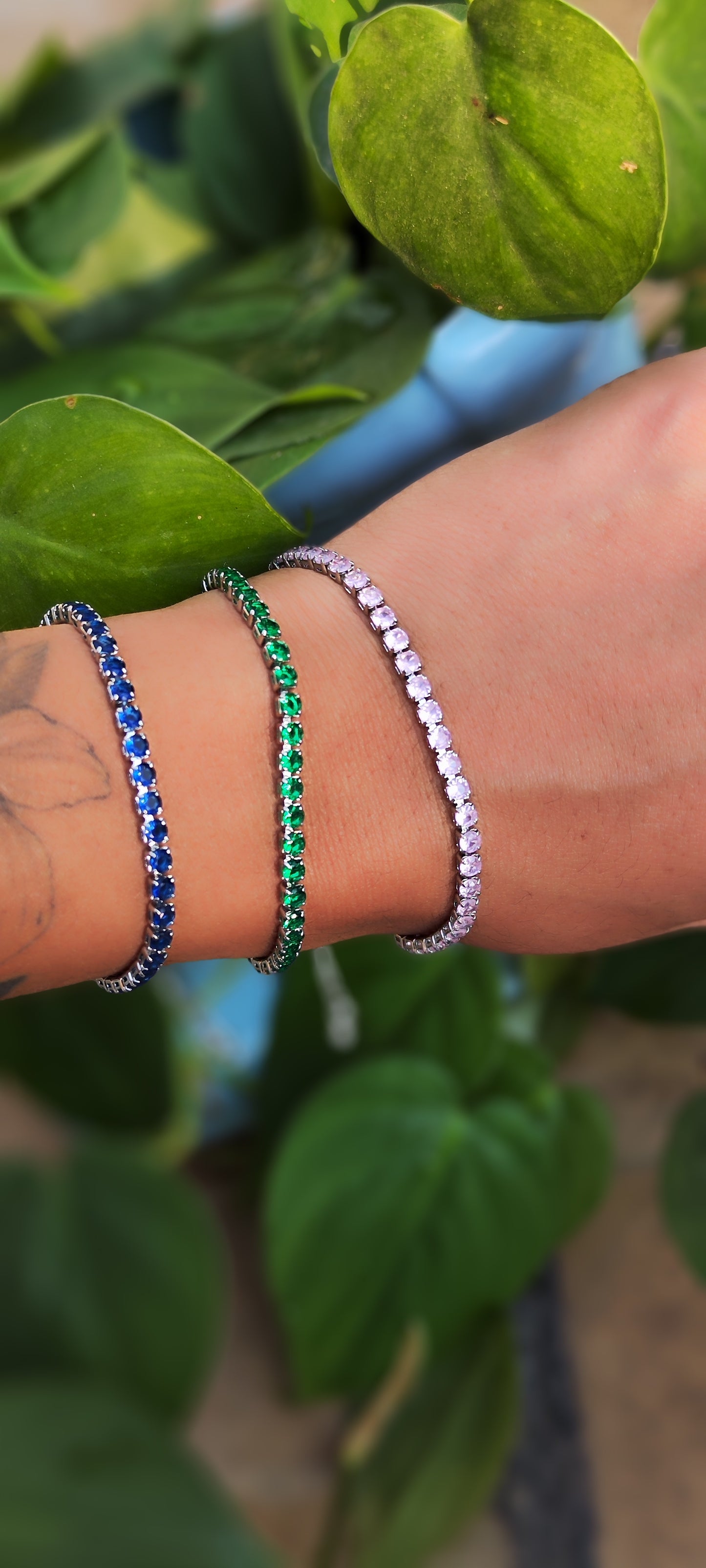 Brazaletes plateados con cristales 💚🩷💙