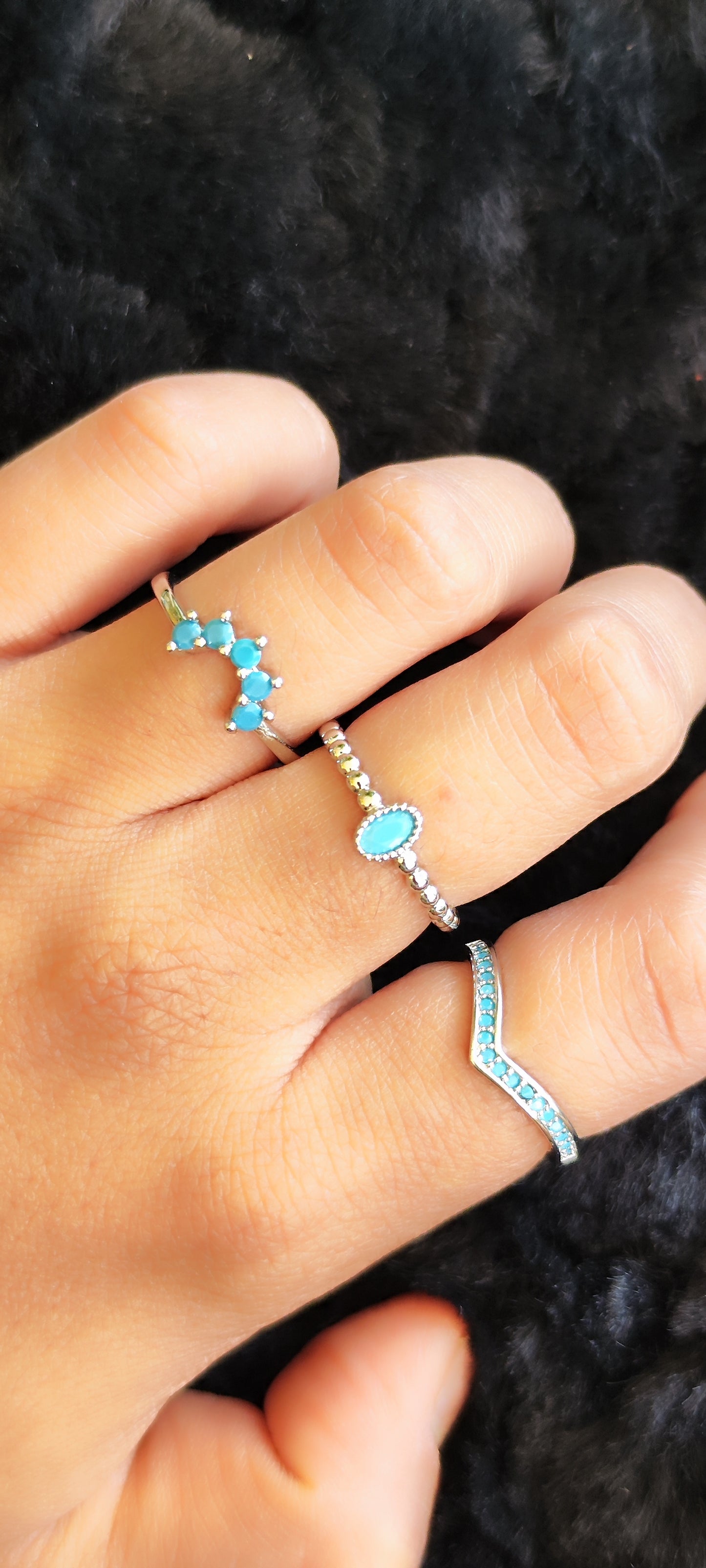 Bohemian mix de anillos plateados con cristales azul turquesa 🩵