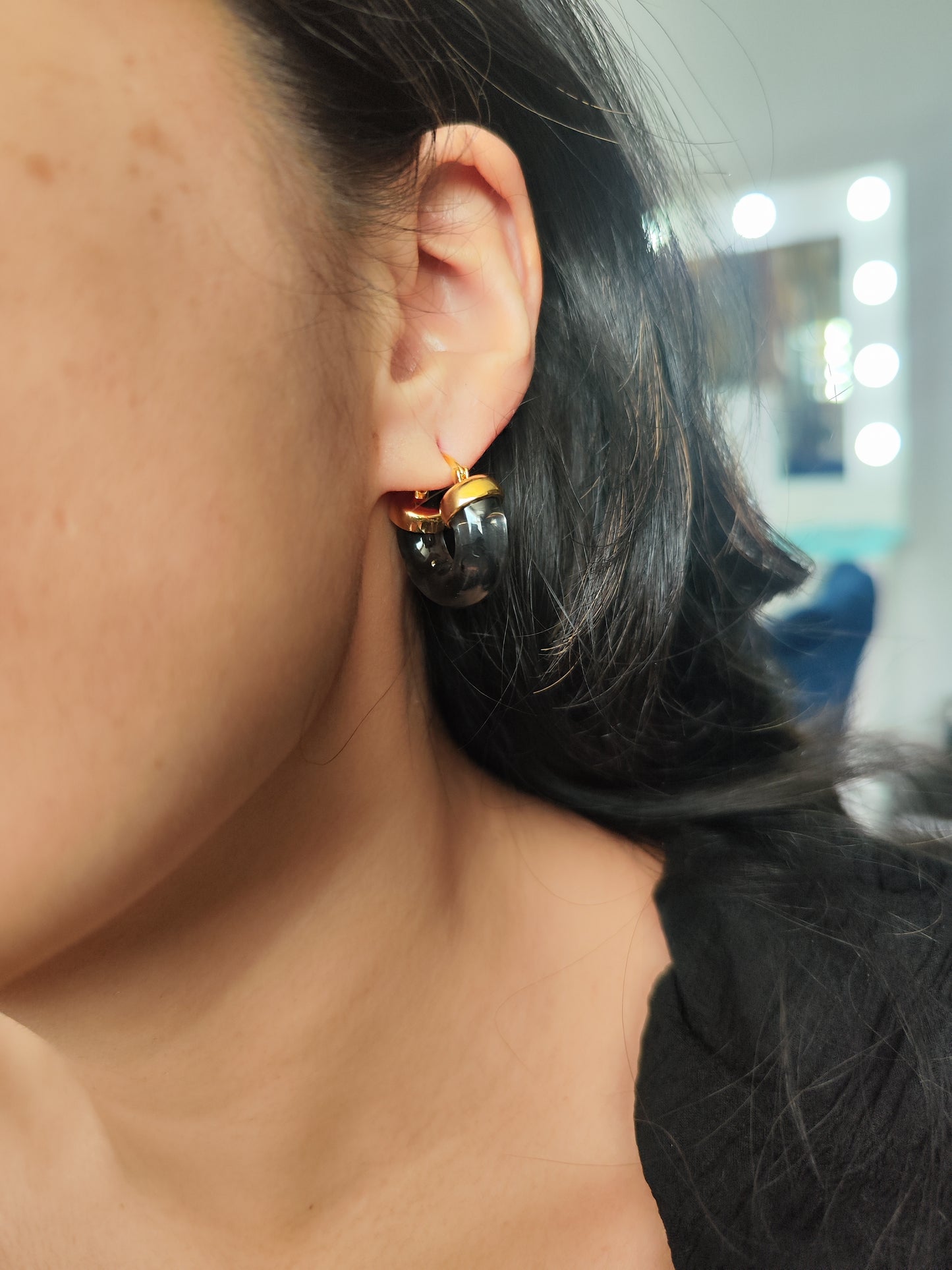 Glossy black hoops🖤