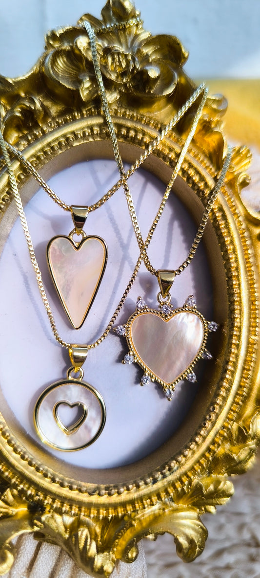 Collares de dijes con toques aperlados ✨🦪