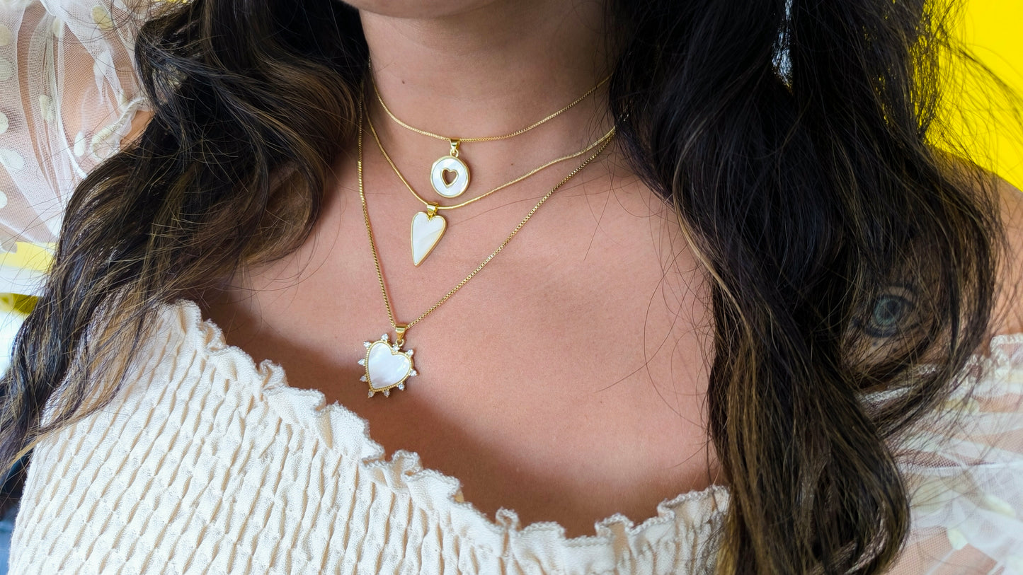 Collares de dijes con toques aperlados ✨🦪