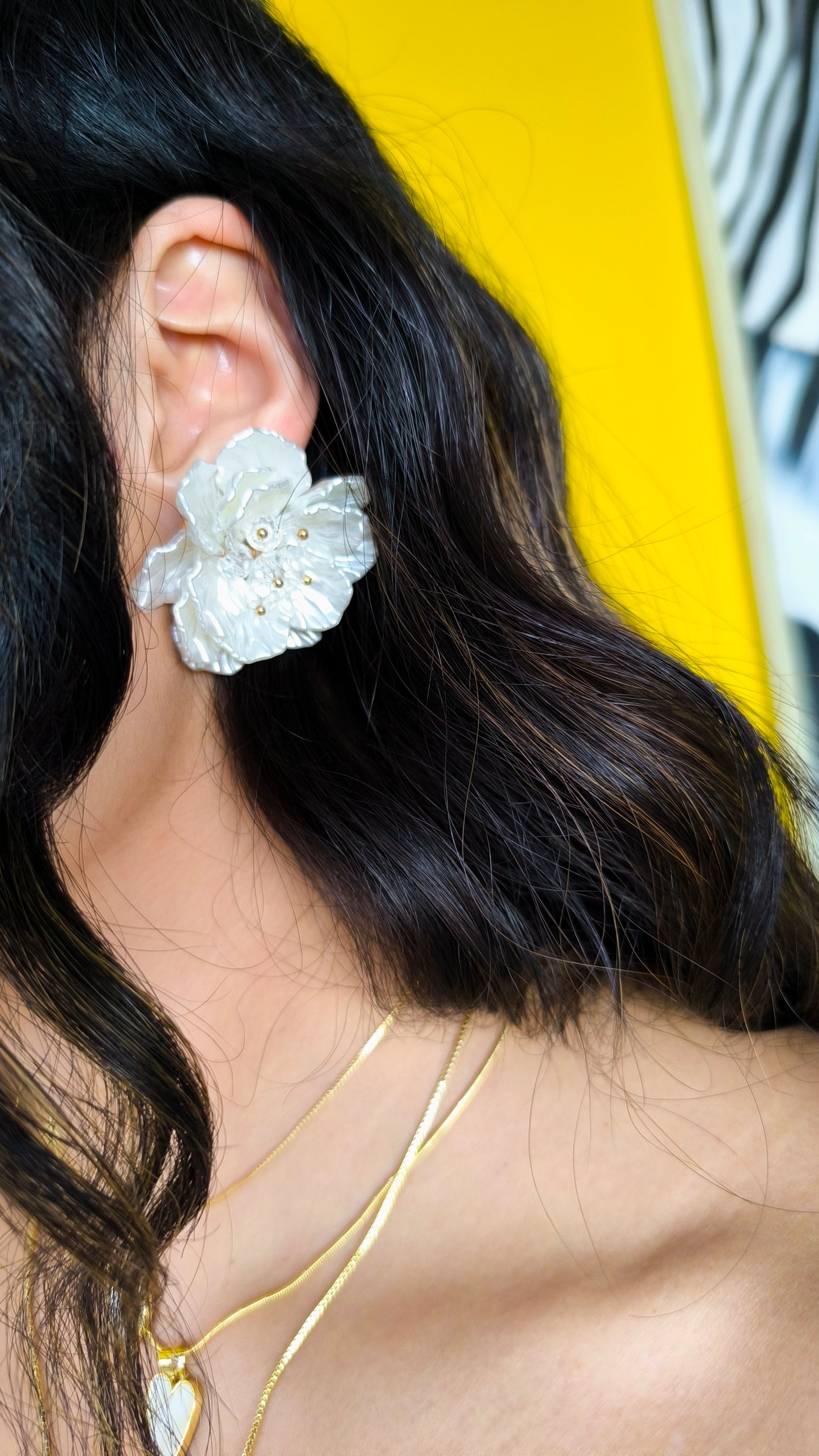 Aretes de flores con petalos nácar 🤍