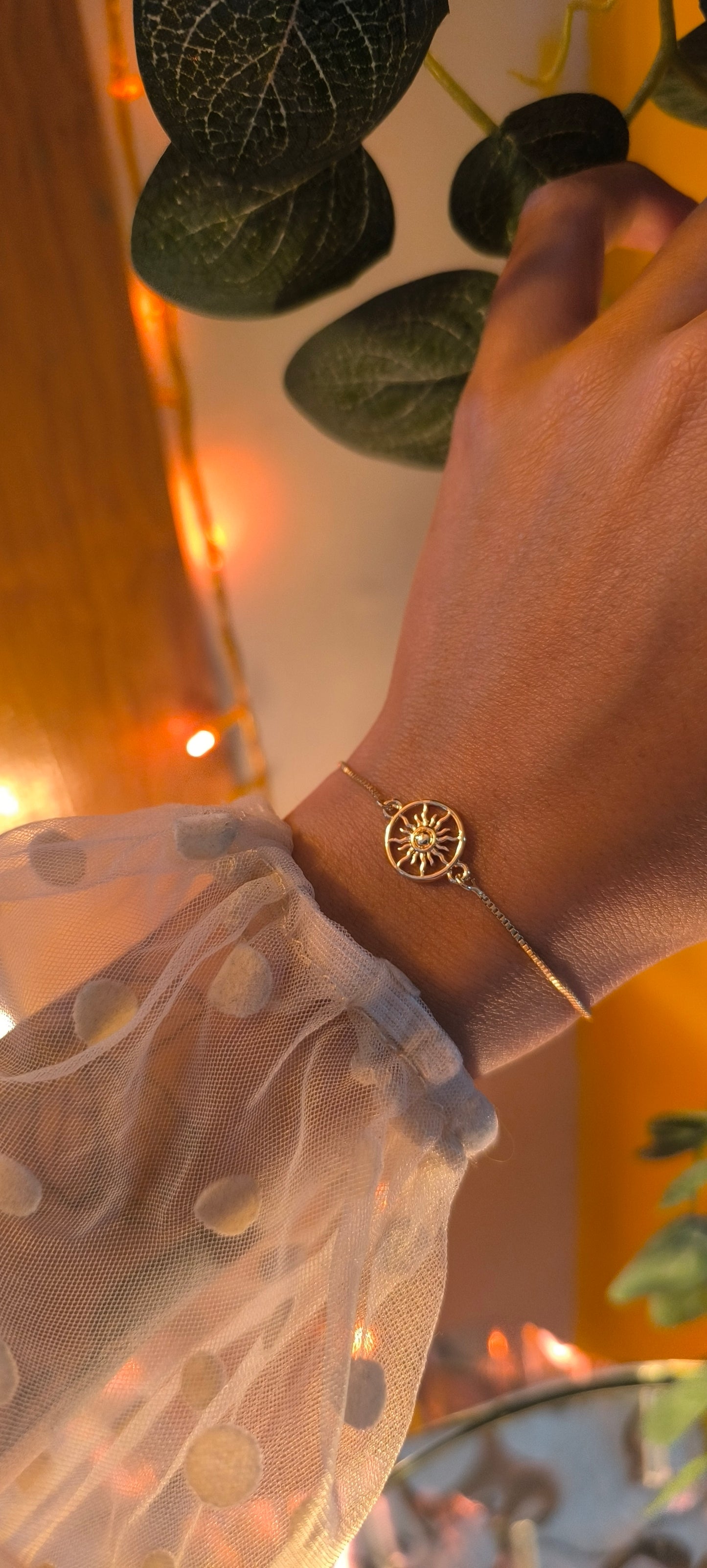 Pulsera con dije de sol☀️