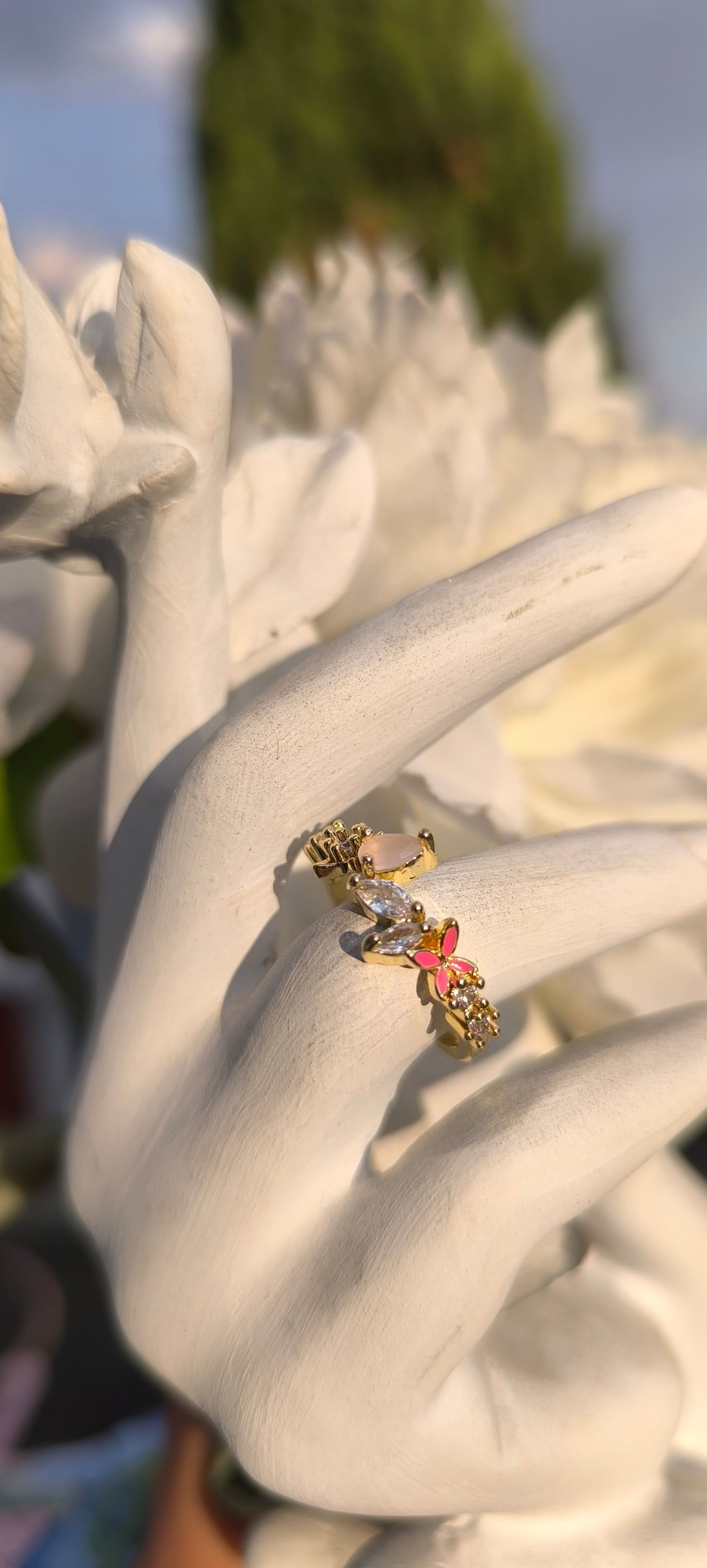 Anillo romantico con detalles en cristales rosados 🩷
