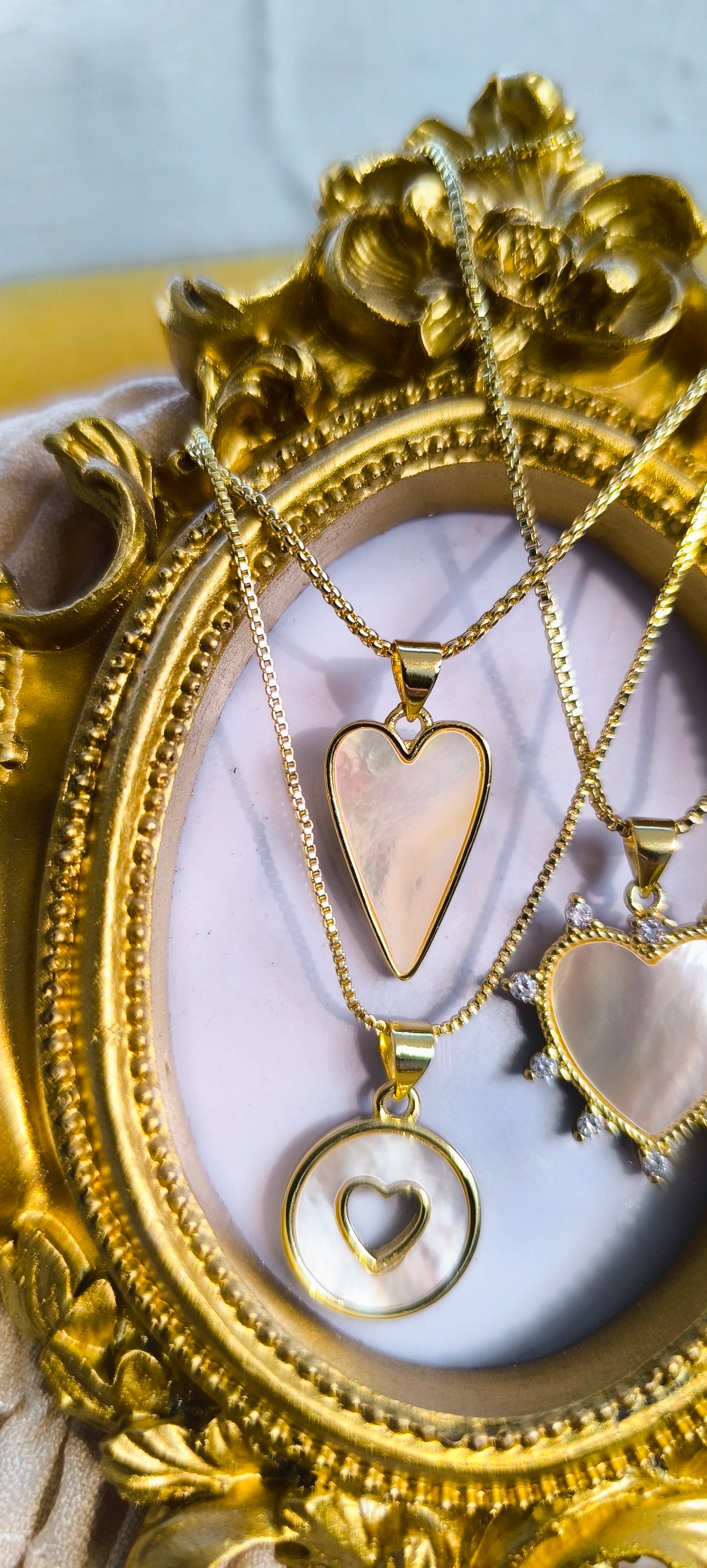Collares de dijes con toques aperlados ✨🦪