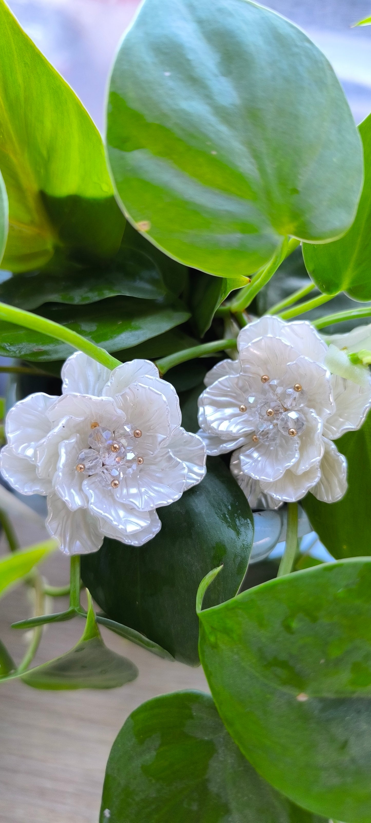 Aretes de flores con petalos nácar 🤍