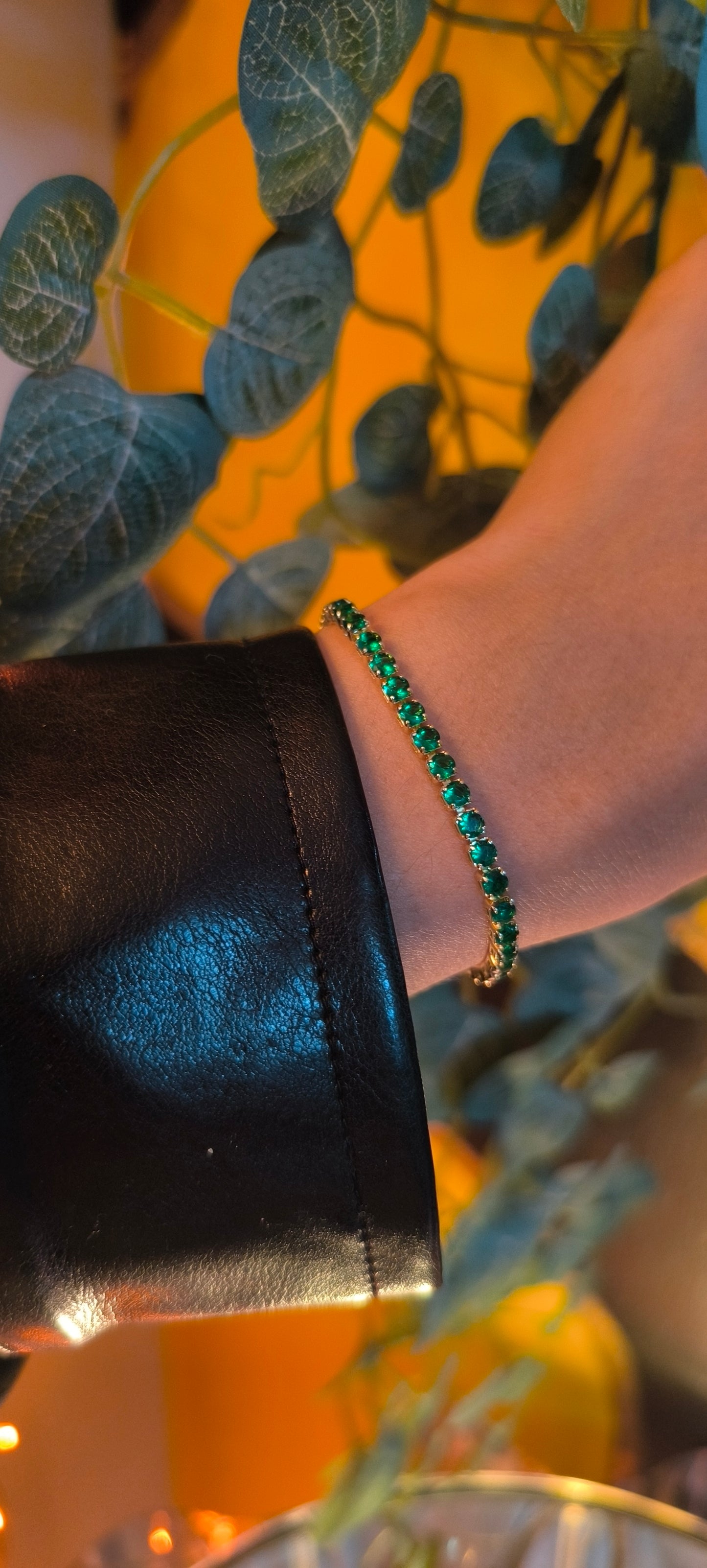 Brazalete ajustable de cristales color esmeralda💚