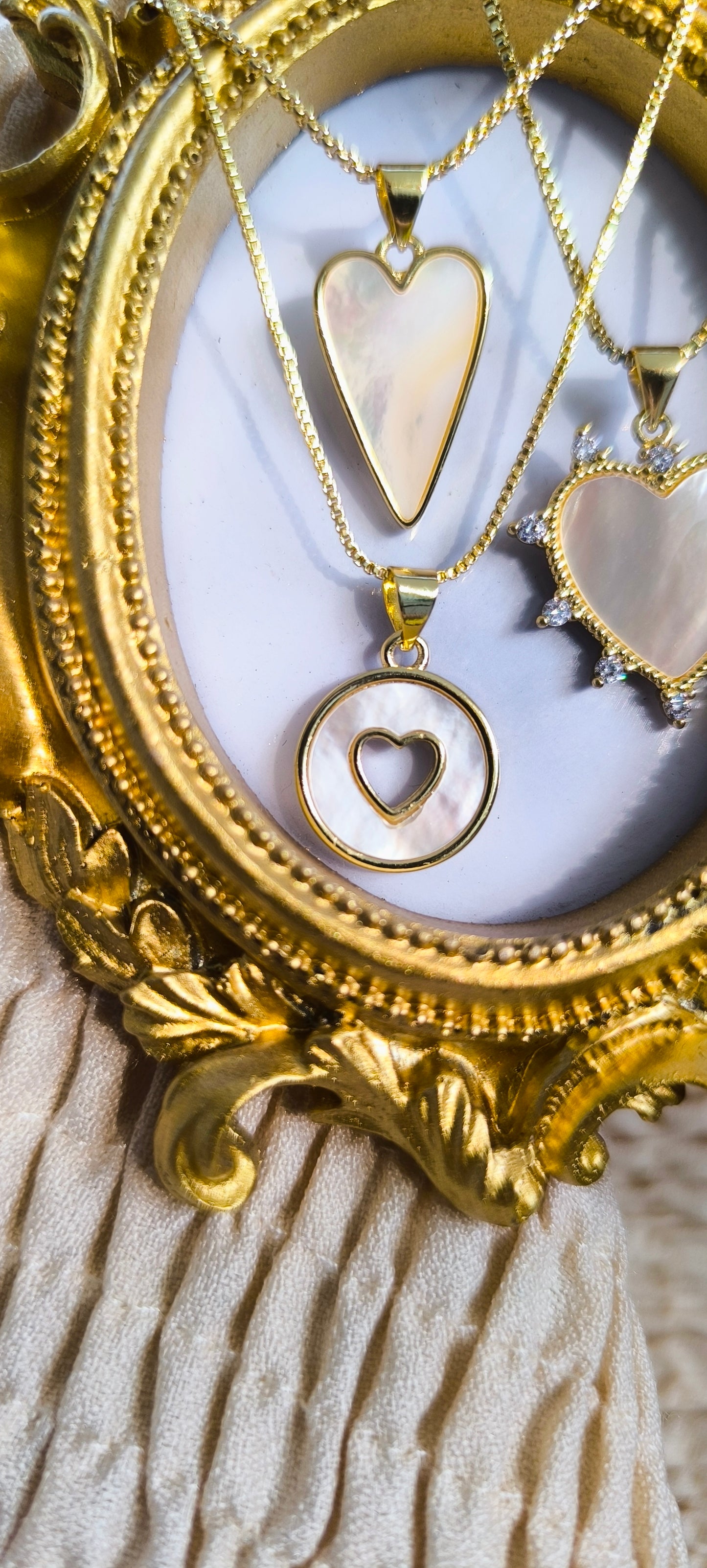 Collares de dijes con toques aperlados ✨🦪